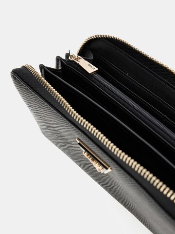 GUESS Wallet 'Laurel' in Black
