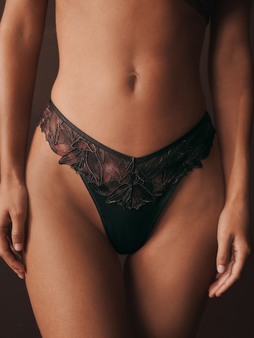 Next String 'N.Premium' i svart: framsida