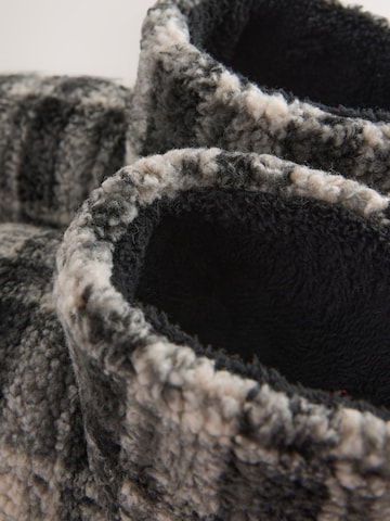 Pantoufle Next en gris