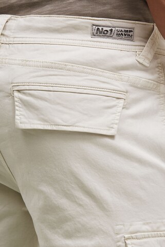 CAMP DAVID Regular Cargo Shorts mit Prints im Used Look in Weiß