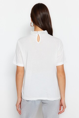Trendyol - Camiseta en blanco