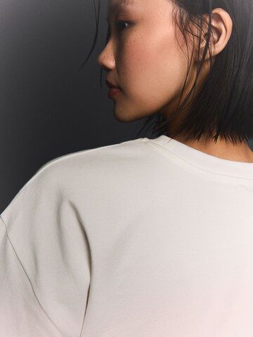 Bershka Póló 'Efecto Corse' - fehér