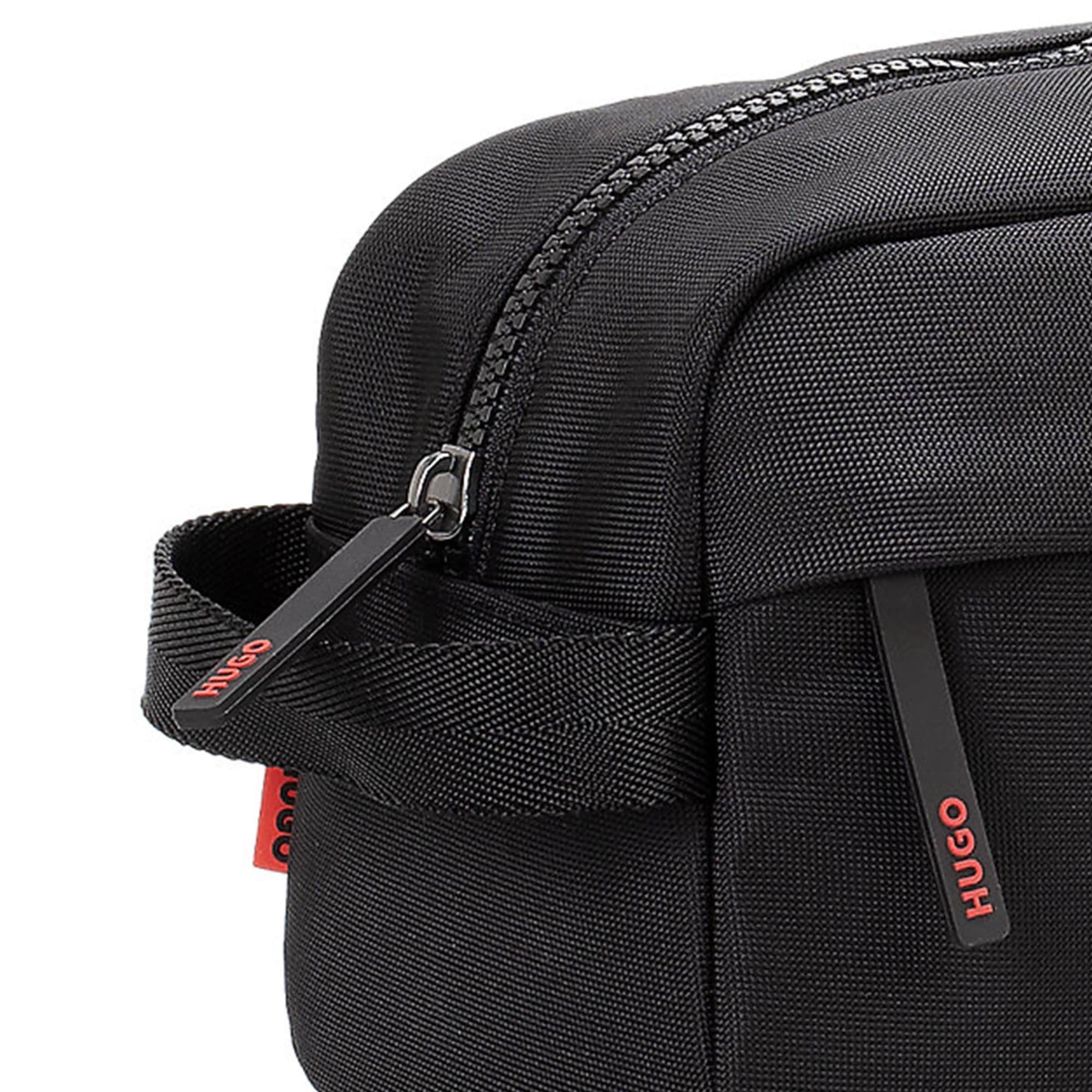 juoda HUGO Tuoleto reikmenų krepšys 'Ethon'