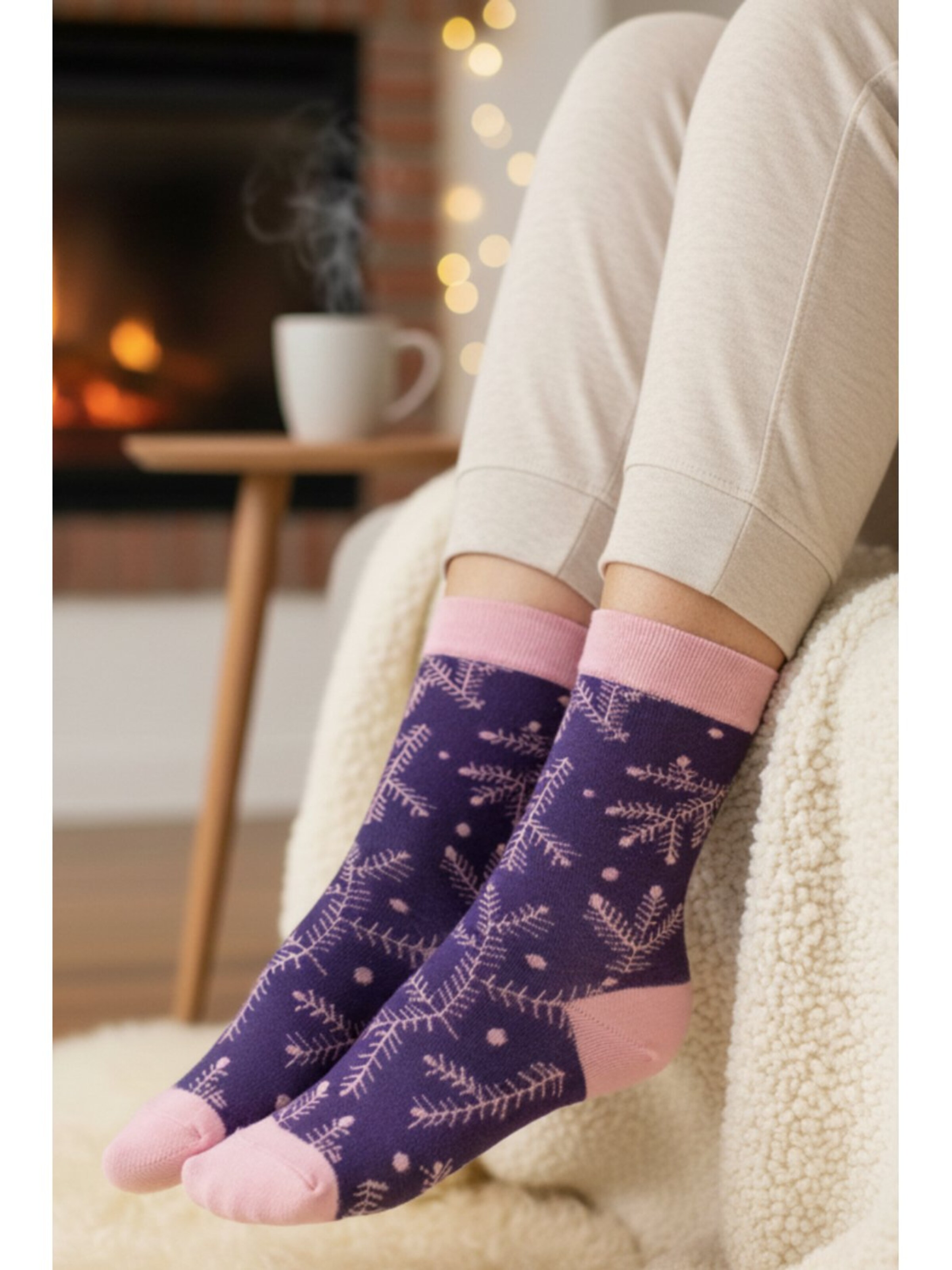 Calzino ''MOOD purple merino wool socks'' di Sokisahtel in lilla: frontale