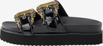 Versace Jeans Couture Pantolette 'Fondo Arizona' in Schwarz: Vorderseite