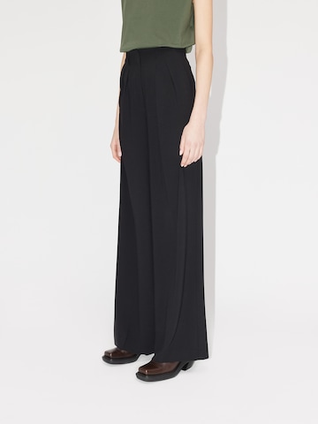 Wide leg Pantaloni con pieghe 'Camilla' di LeGer by Lena Gercke in nero: frontale