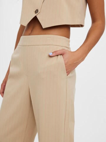 Loosefit Pantaloni 'LISCOOKIE' di VERO MODA in beige