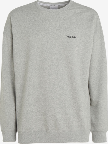 Sweat-shirt Calvin Klein en gris : devant