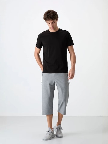 Tommy Life Regular Pants in Grey