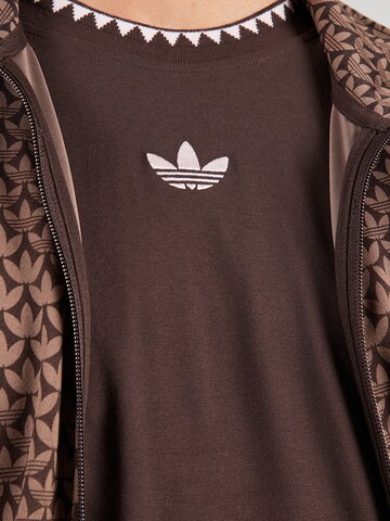 ADIDAS ORIGINALS T-shirt i brun