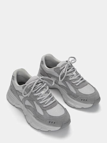 Sneaker bassa di Pull&Bear in grigio