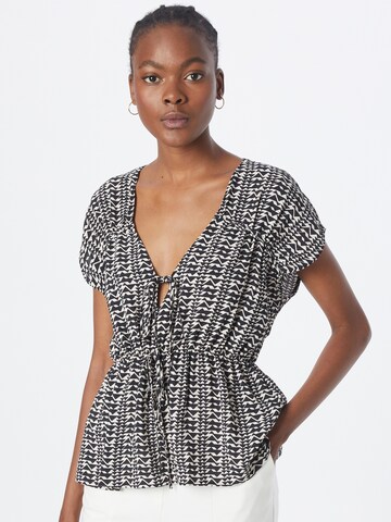 Dorothy Perkins Shirt in Black: front