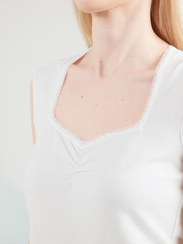 Top 'Let Romance Rule' di Blutsgeschwister in bianco