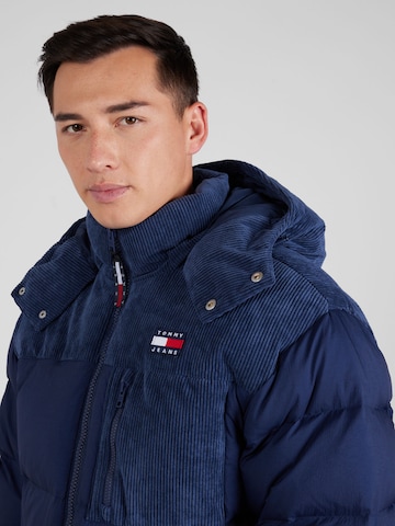 Tommy Jeans Winterjas 'Alaska' in Blauw