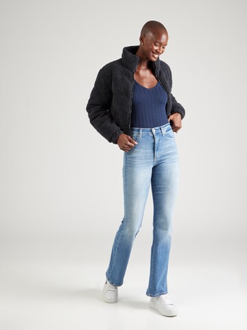 Tommy Jeans Bootcut Džíny 'SYLVIA' – modrá