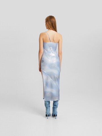 Robe de cocktail Bershka en bleu