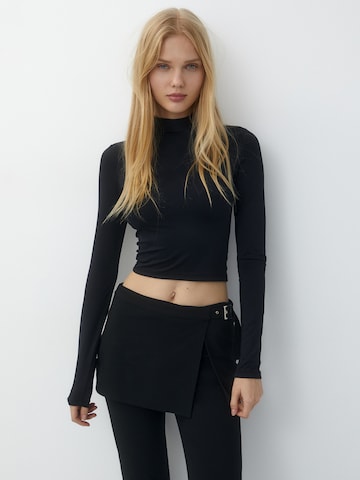 Tricou de la Pull&Bear pe negru: față