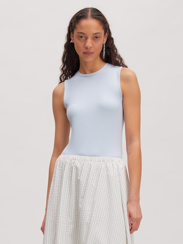 EDITED Top 'Naela' in Blauw: voorkant