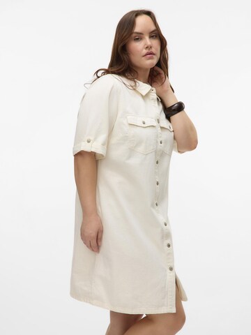 Robe-chemise 'VMCJennie' Vero Moda Curve en blanc
