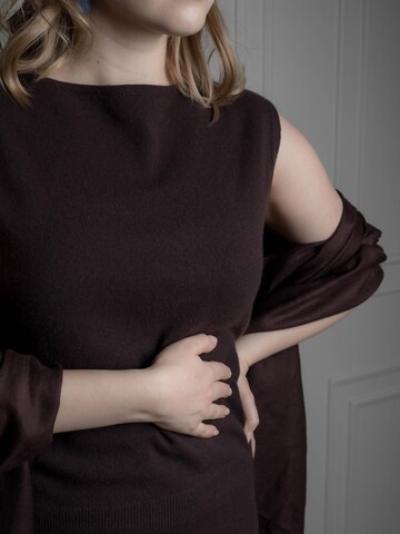 Fiora Muse Stickad väst i brun