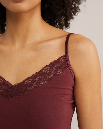 WE Fashion Toppi värissä punainen