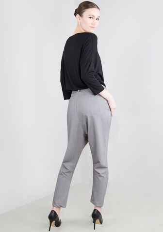 IMPERIAL Tapered Pleat-Front Pants in Grey