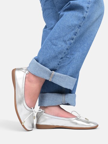 Crickit Ballerina ' OMEGA ' in Silber