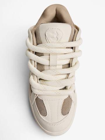 Bershka Sneaker 'BAMBA' in Beige
