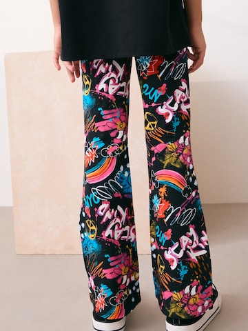 Next Levenevä Leggingsit värissä musta