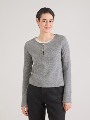 ABOUT YOU Póló 'Indira' - szürke: elől