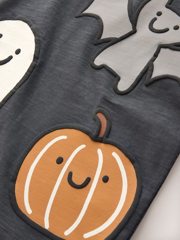 Next Shirt in Grau