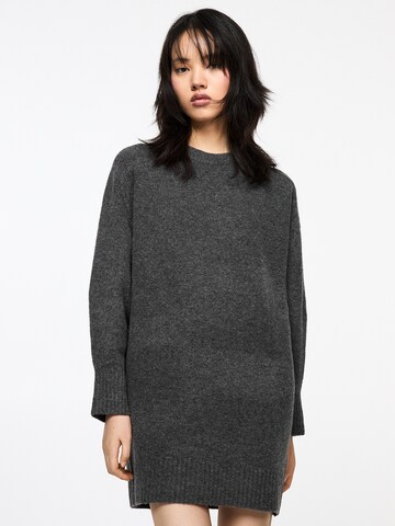 Pull&Bear Kleid in Grau: Vorderseite