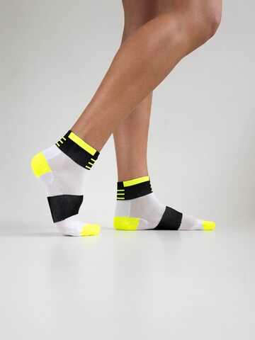 INCYLENCE Athletic Socks 'STAGES' in Yellow