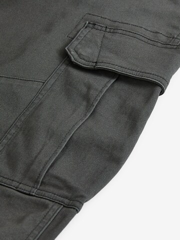Tapered Pantaloni cargo di Next in grigio