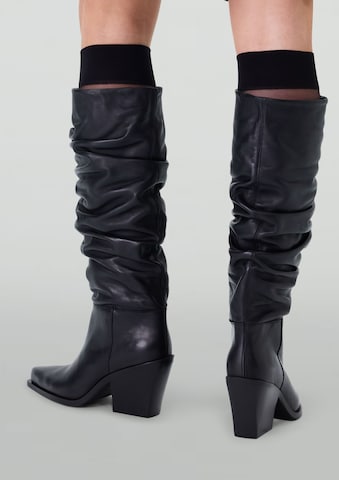 SACHA Boots in Black