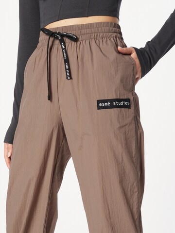 Loosefit Pantalon 'Wilma' Esmé Studios en gris