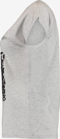 Hailys - Camiseta 'Sh44ona' en gris