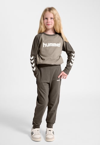Hummel Tapered Sporthose in Grün