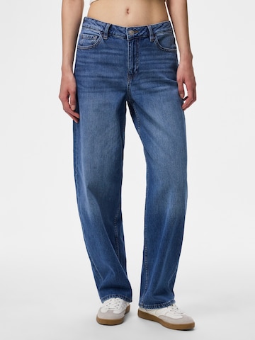 PIECES Baggy Jeans 'PCGRACE' in Blue: front