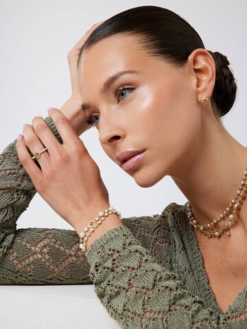 GUESS Earrings in Gold: front