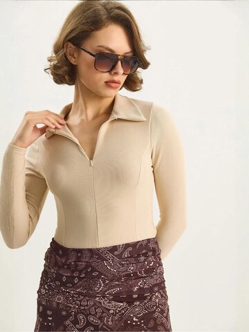 Bianco Lucci - Camisa 'Blusen' em bege