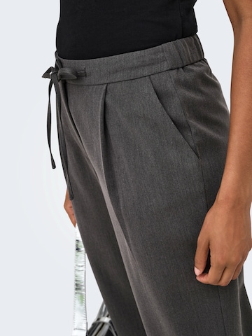 ONLY - regular Pantalón plisado 'ONLNAJMA' en gris
