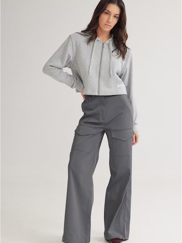 4TAILORS Collegetakki värissä harmaa