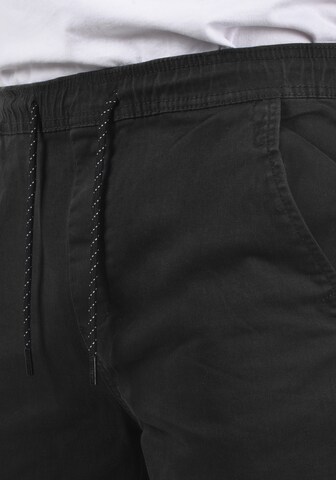 !Solid Regular Chinohose 'Henako' in Schwarz