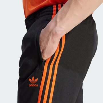 ADIDAS ORIGINALS Zwężany krój Spodnie 'Adicolor Classics Sst' w kolorze czarny