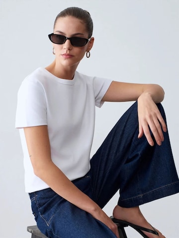 Dilvin Shirt in White: front