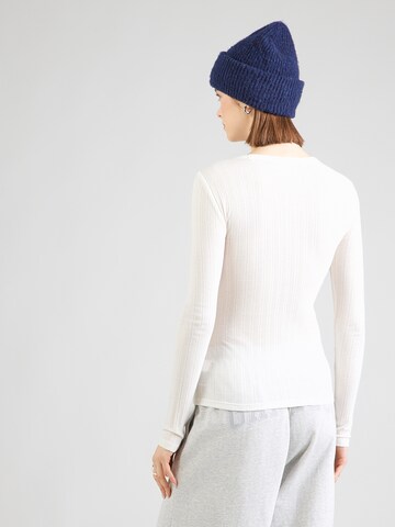 GAP - Camiseta 'ESSENTIAL POINTELLE' en blanco: atrás