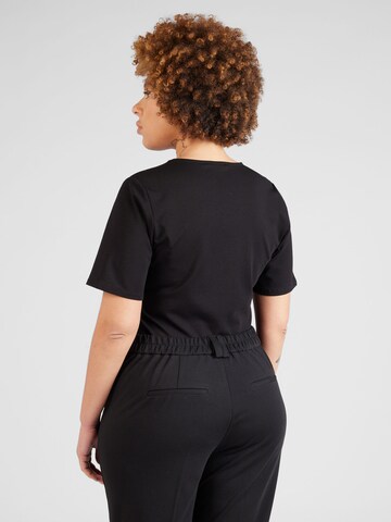 ABOUT YOU Curvy Póló 'Cora' - fekete