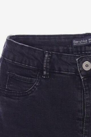 Bershka Shorts in L in Black