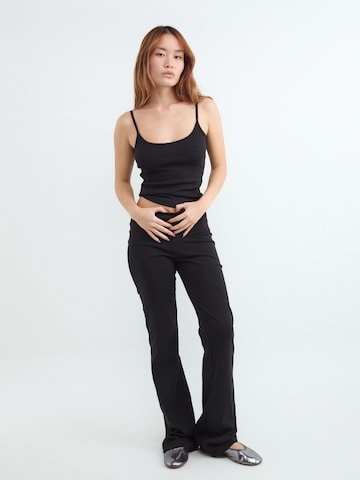 BALMOHK Toppi värissä musta